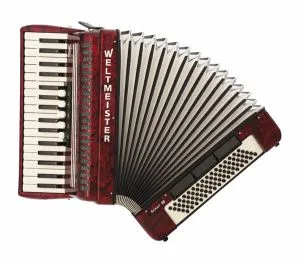 Weltmeister Achat-III-80/34-RD Achat 80 Аккордеон 34/80/III/5/3, красный, с ремнями и футляром.